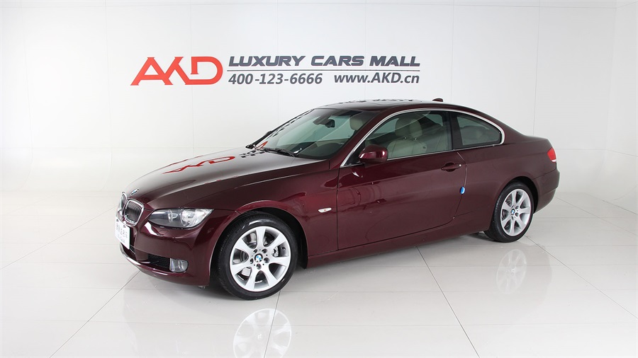 2009款 宝马330i 双门轿跑车
